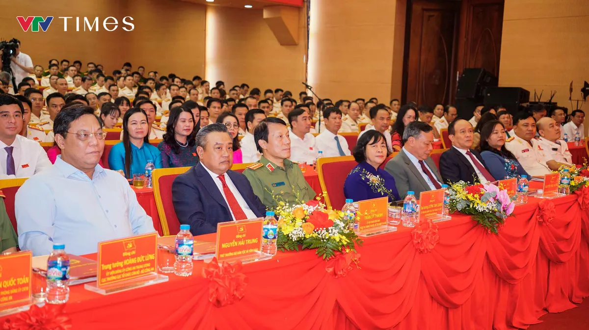 Trung tướng Nguyễn Thanh Tùng được bầu giữ chức Bí thư Đảng ủy Công an Thành phố Hà Nội
- Ảnh 1. Trung tướng Nguyễn Thanh Tùng được bầu giữ chức Bí thư Đảng ủy Công an Thành phố Hà Nội
- Ảnh 1.