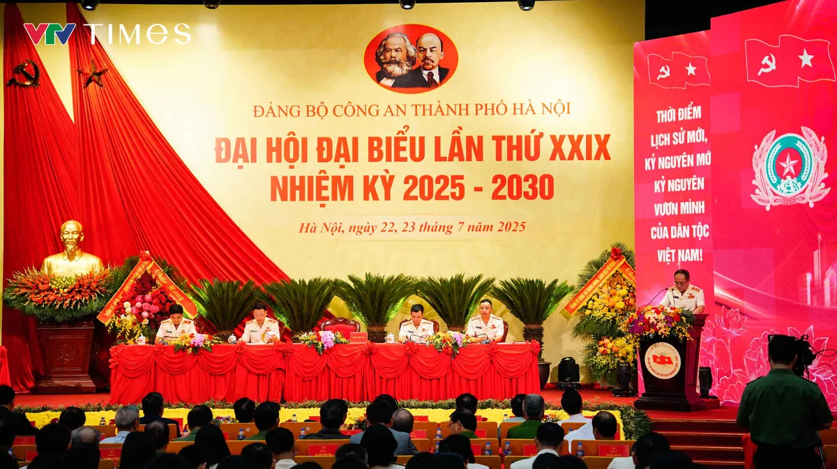 Xây dựng Công an Thủ đô trong sạch, vững mạnh, chính quy, tinh nhuệ, hiện đại- Ảnh 9. Xây dựng Công an Thủ đô trong sạch, vững mạnh, chính quy, tinh nhuệ, hiện đại- Ảnh 9.