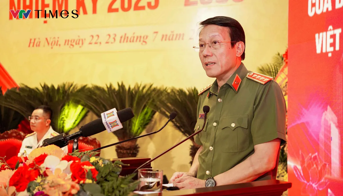 Trung tướng Nguyễn Thanh Tùng được bầu giữ chức Bí thư Đảng ủy Công an Thành phố Hà Nội
- Ảnh 2. Trung tướng Nguyễn Thanh Tùng được bầu giữ chức Bí thư Đảng ủy Công an Thành phố Hà Nội
- Ảnh 2.