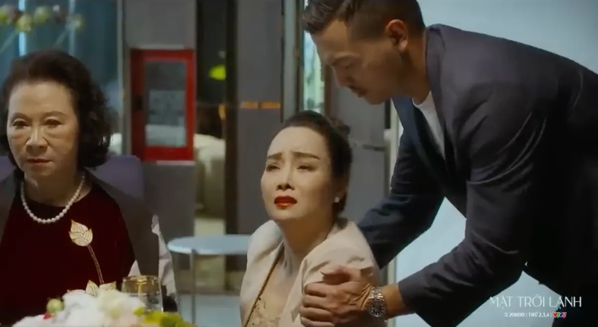 Mặt trời lạnh - Tập 24: Bà Thúy quỳ gối năn nỉ bà Dung cầu xin tha thứ - Ảnh 3.