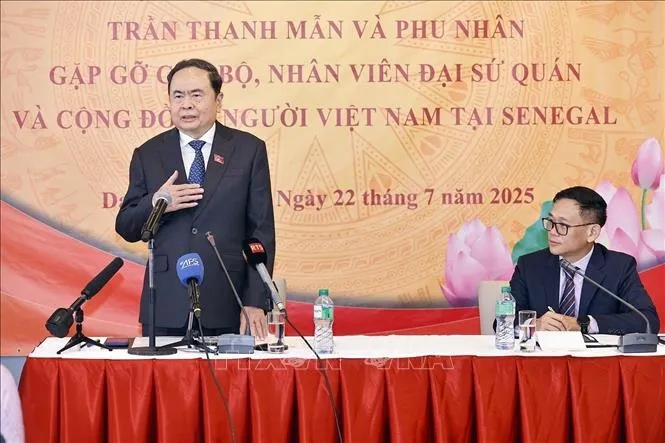 Chủ tịch Quốc hội Trần Thanh Mẫn gặp gỡ cộng đồng người Việt Nam tại Senegal - Ảnh 1.