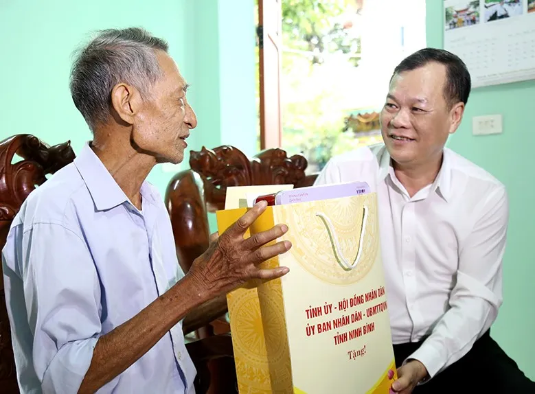 Ninh B&igrave;nh: Nhiều hoạt động tri &acirc;n những người c&oacute; c&ocirc;ng với đất nước - Ảnh 6.