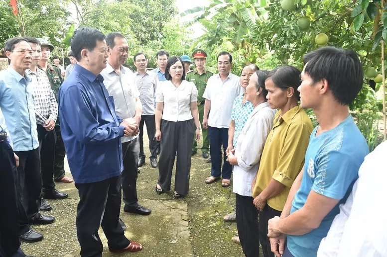 Phó Thủ tướng Mai Văn Chính thăm vùng lũ Thanh Hóa - Ảnh 1.