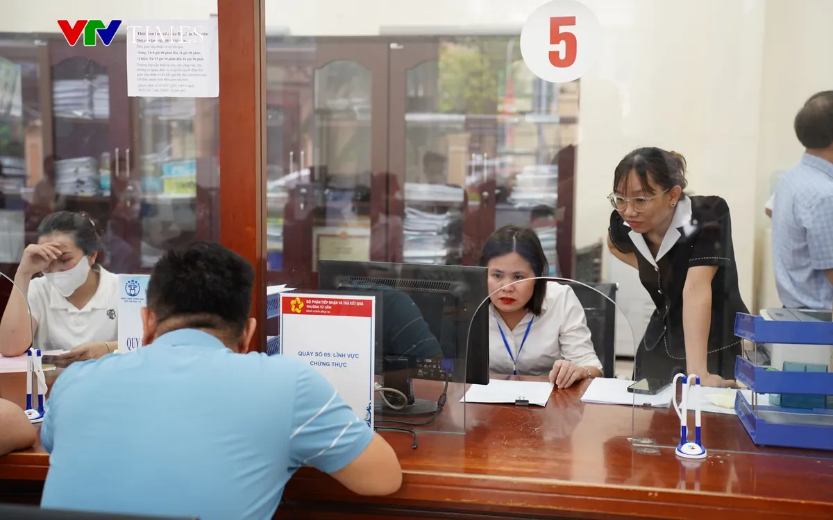 Người dân đến trụ sở Trung tâm hành chính công của phường Từ Liêm, Hà Nội (số 1, Huy Du) để thực hiện các thủ tục hành chính. (Ảnh minh họa - Ảnh: Nguyễn Bắc) Người dân đến trụ sở Trung tâm hành chính công của phường Từ Liêm, Hà Nội (số 1, Huy Du) để thực hiện các thủ tục hành chính. (Ảnh minh họa - Ảnh: Nguyễn Bắc)
