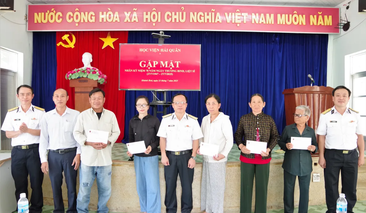 Hải quân nhân dân Việt Nam tổ chức nhiều hoạt động tri ân nhân Ngày Thương binh - Liệt sĩ - Ảnh 2.