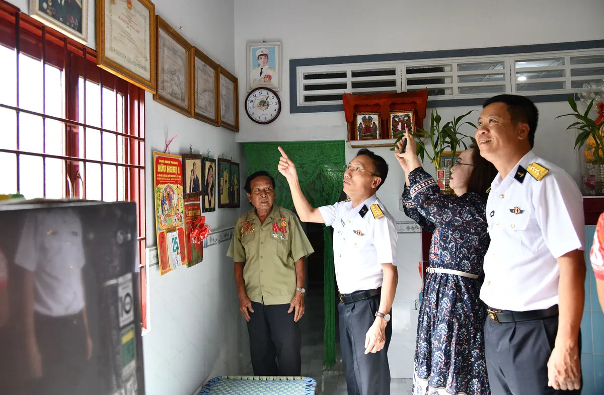 Hải quân nhân dân Việt Nam tổ chức nhiều hoạt động tri ân nhân Ngày Thương binh - Liệt sĩ - Ảnh 17.