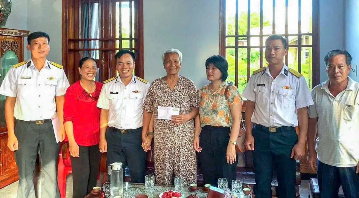 Hải quân nhân dân Việt Nam tổ chức nhiều hoạt động tri ân nhân Ngày Thương binh - Liệt sĩ - Ảnh 13.