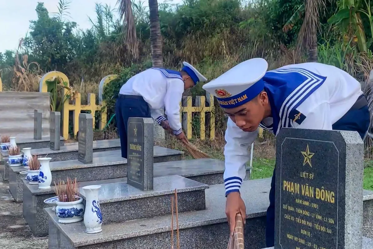 Hải quân nhân dân Việt Nam tổ chức nhiều hoạt động tri ân nhân Ngày Thương binh - Liệt sĩ - Ảnh 14.