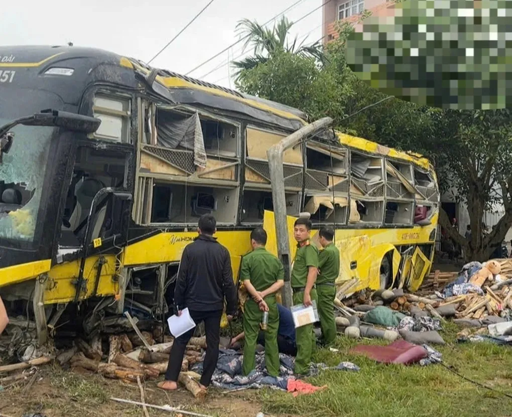 Nguyên nhân ban đầu vụ lật xe khách khiến 9 người tử vong tại Hà Tĩnh - Ảnh 1.