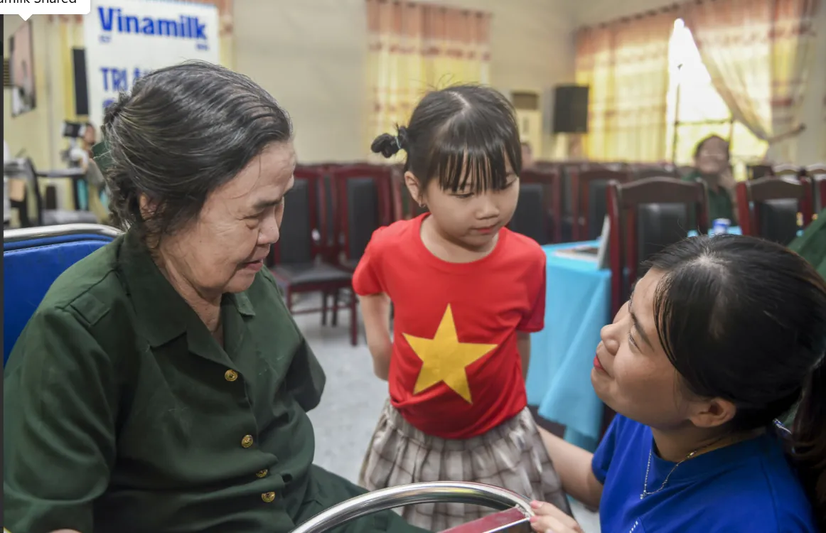Vinamilk: “Tri ân thế hệ đi trước là cách chúng tôi tiếp tục chăm sóc thế hệ mai sau” - Ảnh 2.