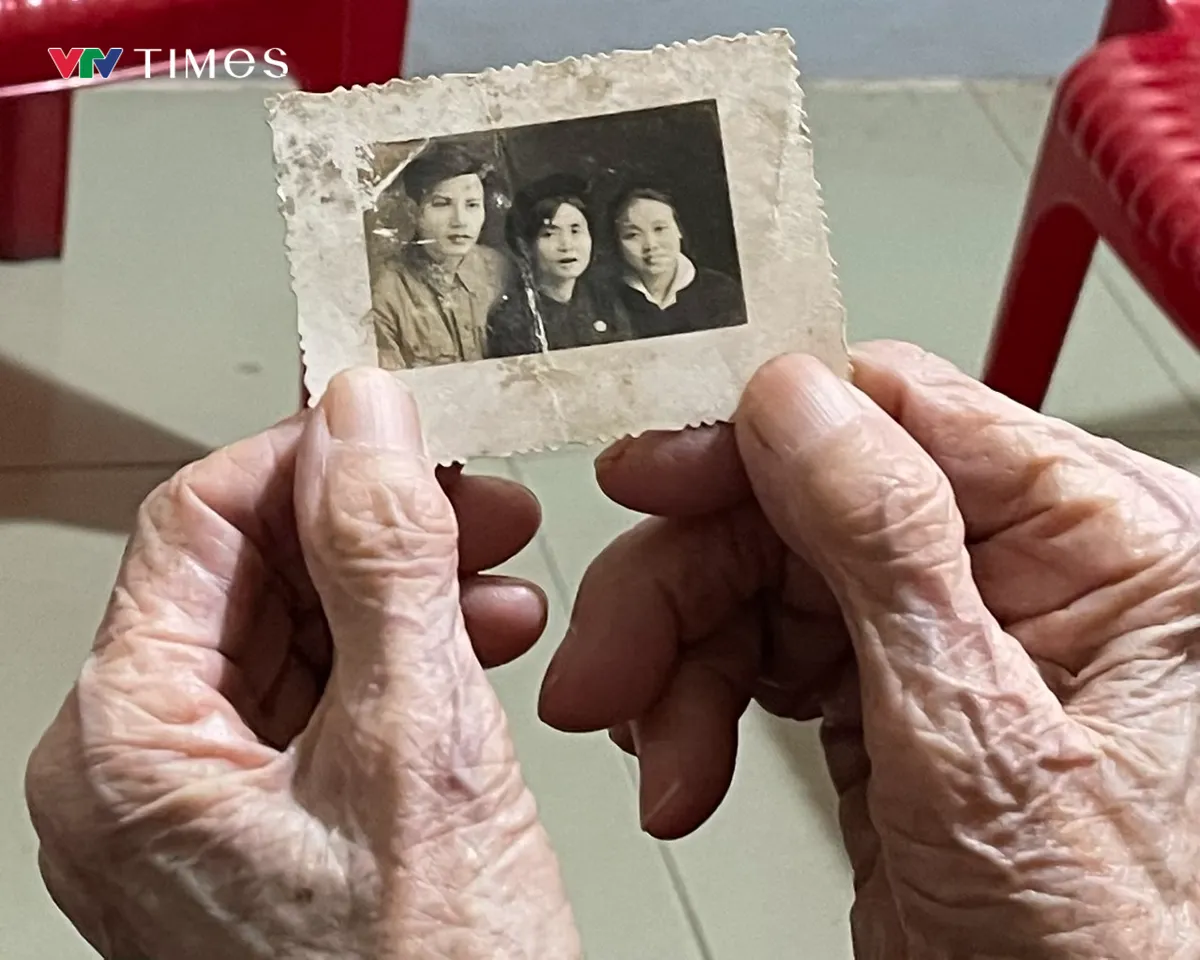 Mẹ Sáu trăm tuổi và hai người con mãi mãi không về - Ảnh 1.