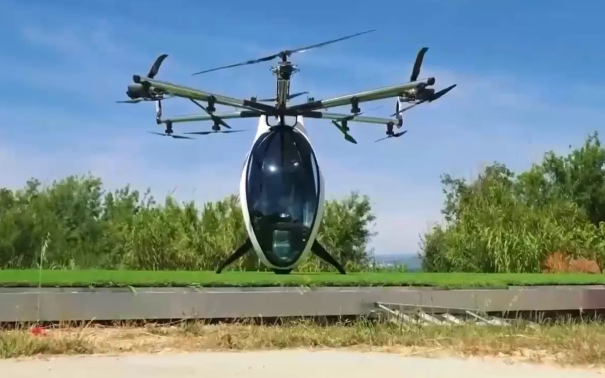 Phi công Pháp thử vượt eo biển Manche bằng "xe máy bay" Air Scooter - Ảnh 1.