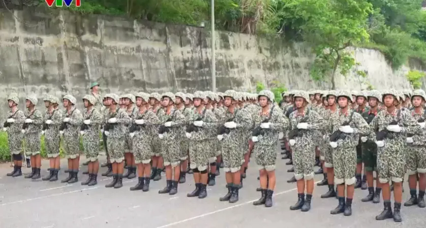 Bước chân người lính đặc công trên thao trường tập luyện diễu binh- Ảnh 1. Bước chân người lính đặc công trên thao trường tập luyện diễu binh- Ảnh 1.