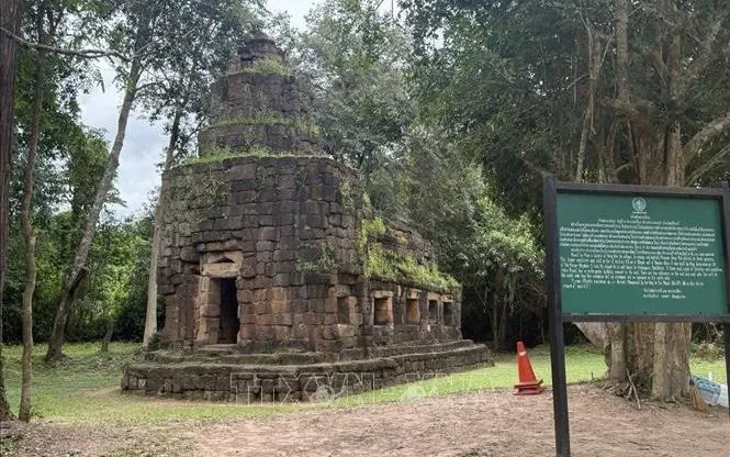 Đền Ta Muen Thom là công trình tôn giáo được xây dựng vào thế kỷ XIII sau Công nguyên. Ngôi đền này nằm trong những di tích đang tranh chấp giữa Thái Lan và Campuchia tại khu vực biên giới giữa hai nước. (Ảnh: TTXVN)