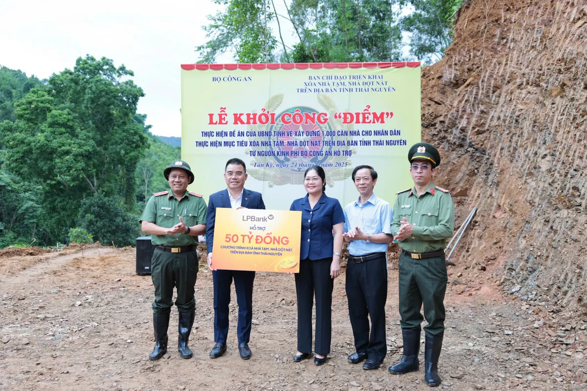 LPBank ủng hộ 50 tỷ đồng, chung tay c&ugrave;ng Bộ C&ocirc;ng an x&acirc;y 1.000 căn nh&agrave; cho người ngh&egrave;o tại Th&aacute;i Nguy&ecirc;n - Ảnh 1.