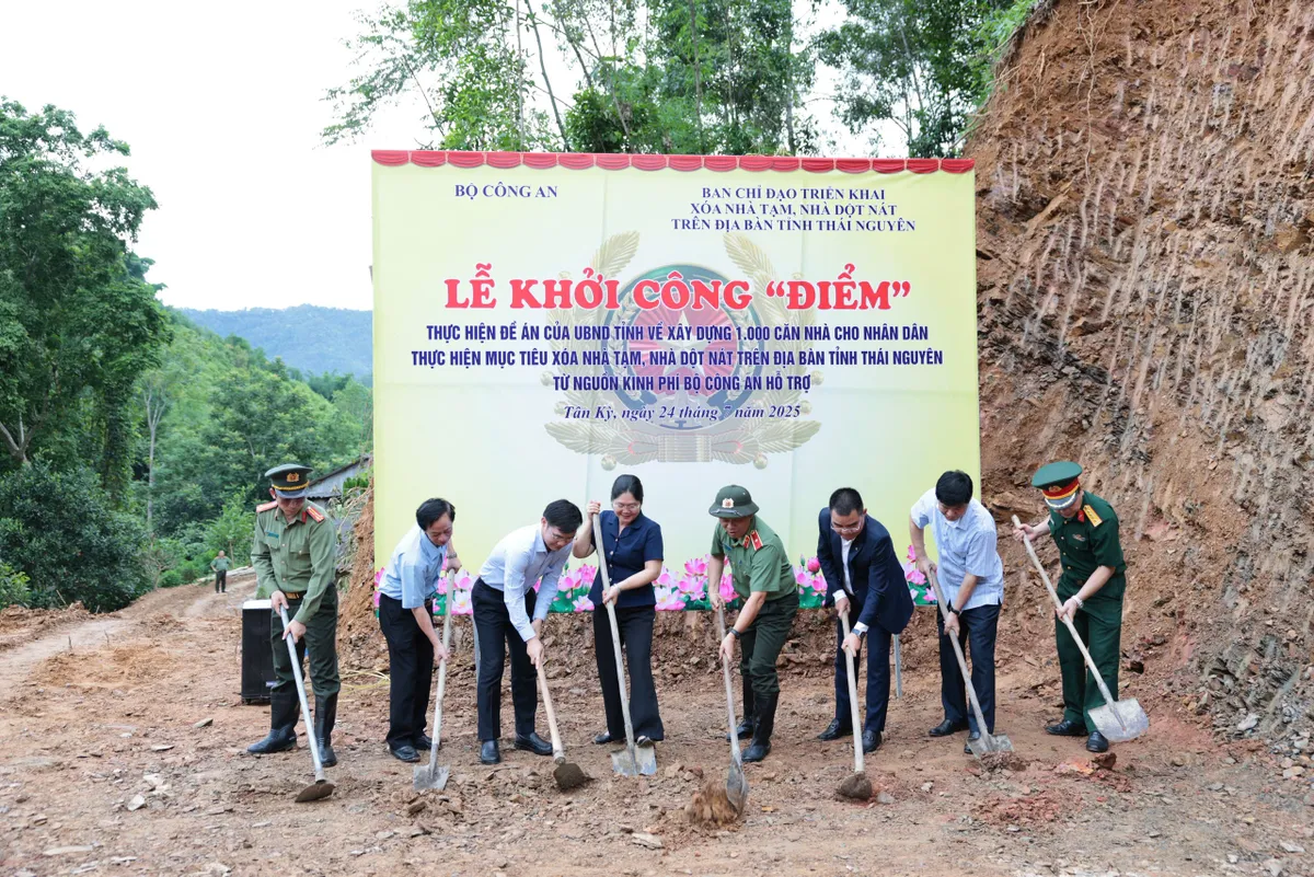 LPBank ủng hộ 50 tỷ đồng, chung tay c&ugrave;ng Bộ C&ocirc;ng an x&acirc;y 1.000 căn nh&agrave; cho người ngh&egrave;o tại Th&aacute;i Nguy&ecirc;n - Ảnh 2.