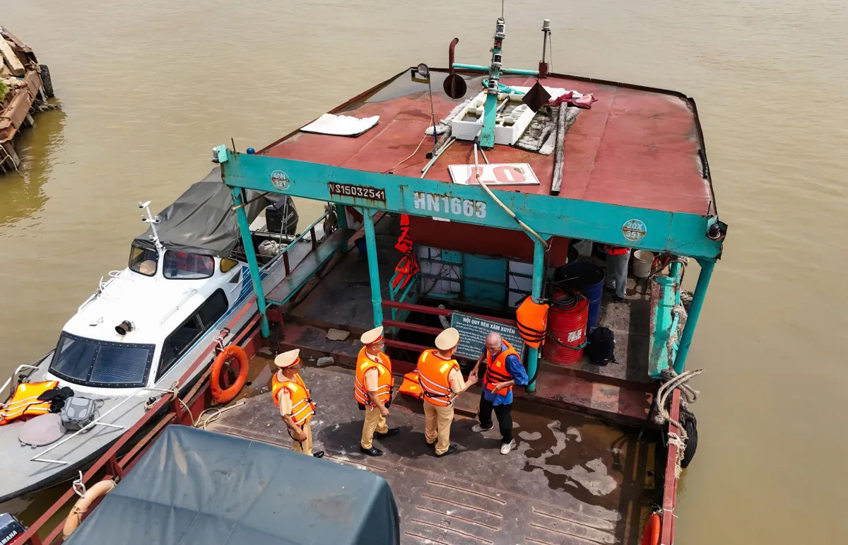 Hà Nội: Tổng kiểm soát phương tiện kinh doanh vận tải, phát hiện, xử lý nhiều vi phạm - Ảnh 5.