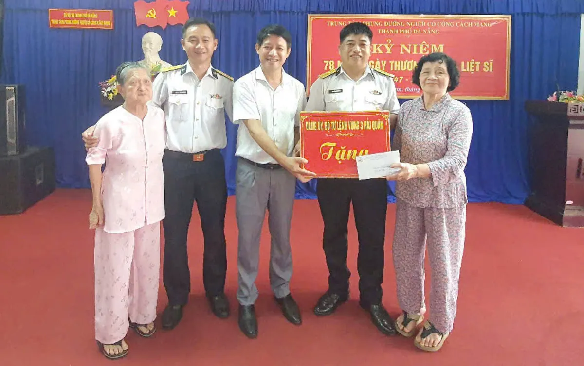Hải quân nhân dân Việt Nam tổ chức nhiều hoạt động tri ân nhân Ngày Thương binh - Liệt sĩ - Ảnh 10.