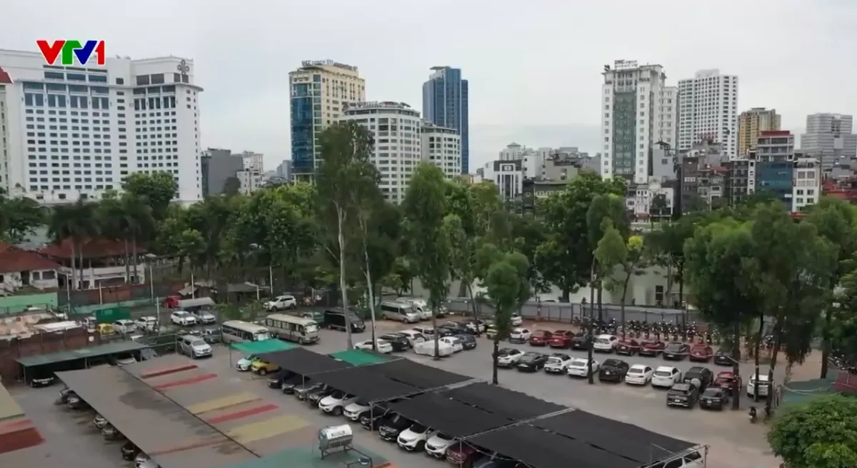 Nhiều bãi trông giữ xe ở Hà Nội “nằm trên giấy”- Ảnh 1. Nhiều bãi trông giữ xe ở Hà Nội “nằm trên giấy”- Ảnh 1.