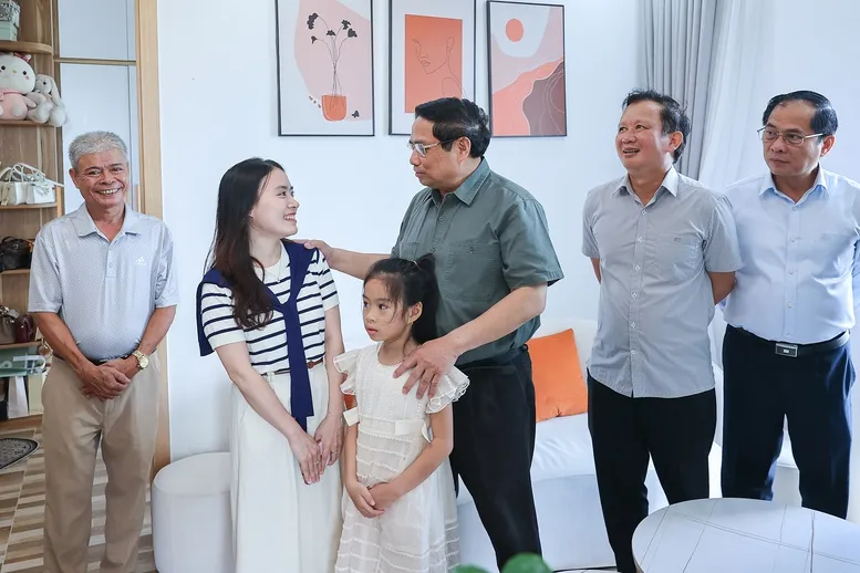 Thủ tướng Phạm Minh Chính dâng hương tưởng niệm tại Di tích Thành cổ Quảng Trị- Ảnh 3.