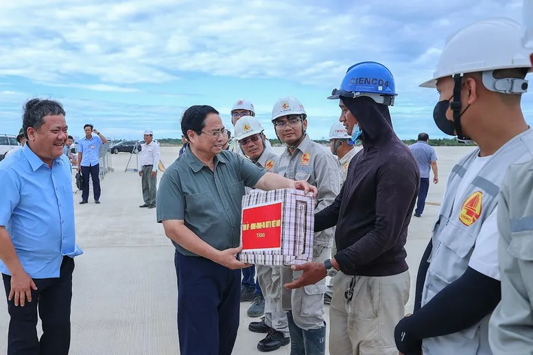 Thủ tướng Phạm Minh Chính kiểm tra 3 dự án trọng điểm tại Quảng Trị- Ảnh 7. Thủ tướng Phạm Minh Chính kiểm tra 3 dự án trọng điểm tại Quảng Trị- Ảnh 7.