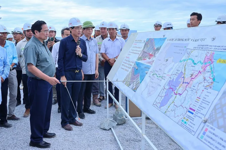 Thủ tướng Phạm Minh Chính kiểm tra 3 dự án trọng điểm tại Quảng Trị- Ảnh 1. Thủ tướng Phạm Minh Chính kiểm tra 3 dự án trọng điểm tại Quảng Trị- Ảnh 1.