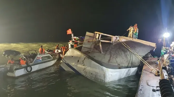 Xác định thi thể nạn nhân nữ là du khách mất tích vụ lật tàu ở Hạ Long - Ảnh 1.