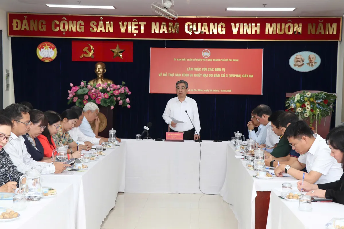 TP Hồ Chí Minh hỗ trợ Nghệ An, Đồng Tháp khắc phục hậu quả bão số 3- Ảnh 1. TP Hồ Chí Minh hỗ trợ Nghệ An, Đồng Tháp khắc phục hậu quả bão số 3- Ảnh 1.