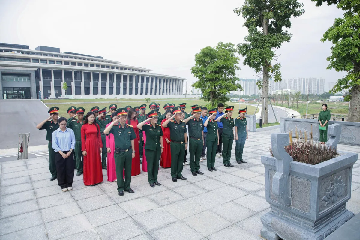 Viết tiếp giấc mơ độc lập của những người ngã xuống- Ảnh 1. Viết tiếp giấc mơ độc lập của những người ngã xuống- Ảnh 1.