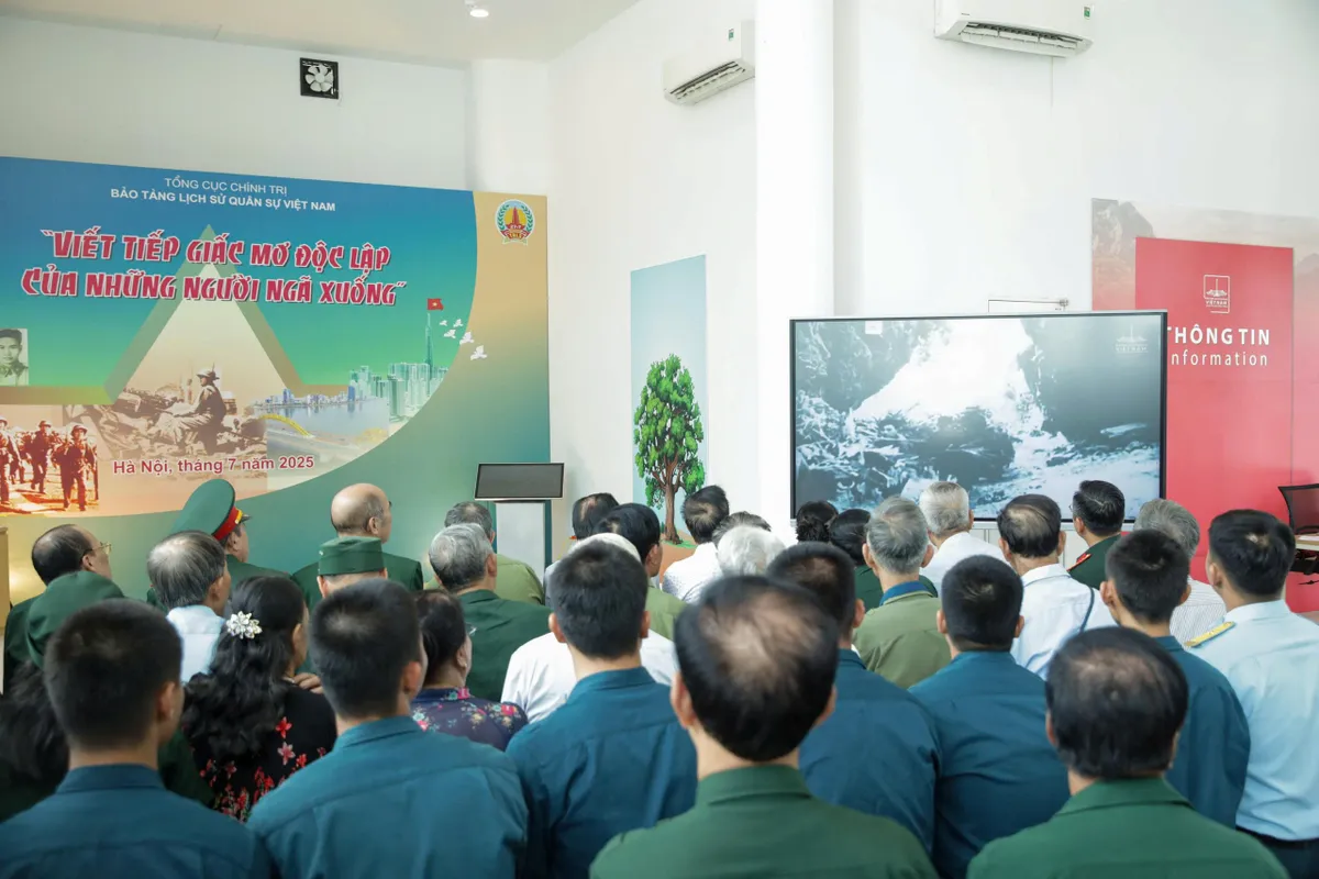 Viết tiếp giấc mơ độc lập của những người ngã xuống- Ảnh 2. Viết tiếp giấc mơ độc lập của những người ngã xuống- Ảnh 2.