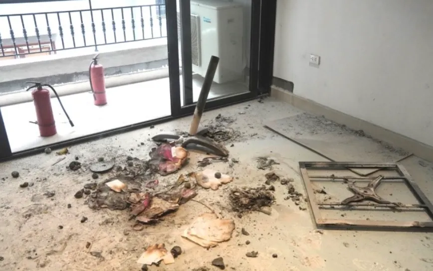 Bình chữa cháy xách tay được sử dụng để dập tắt đám cháy ngay từ ban đầu. Bình chữa cháy xách tay được sử dụng để dập tắt đám cháy ngay từ ban đầu.