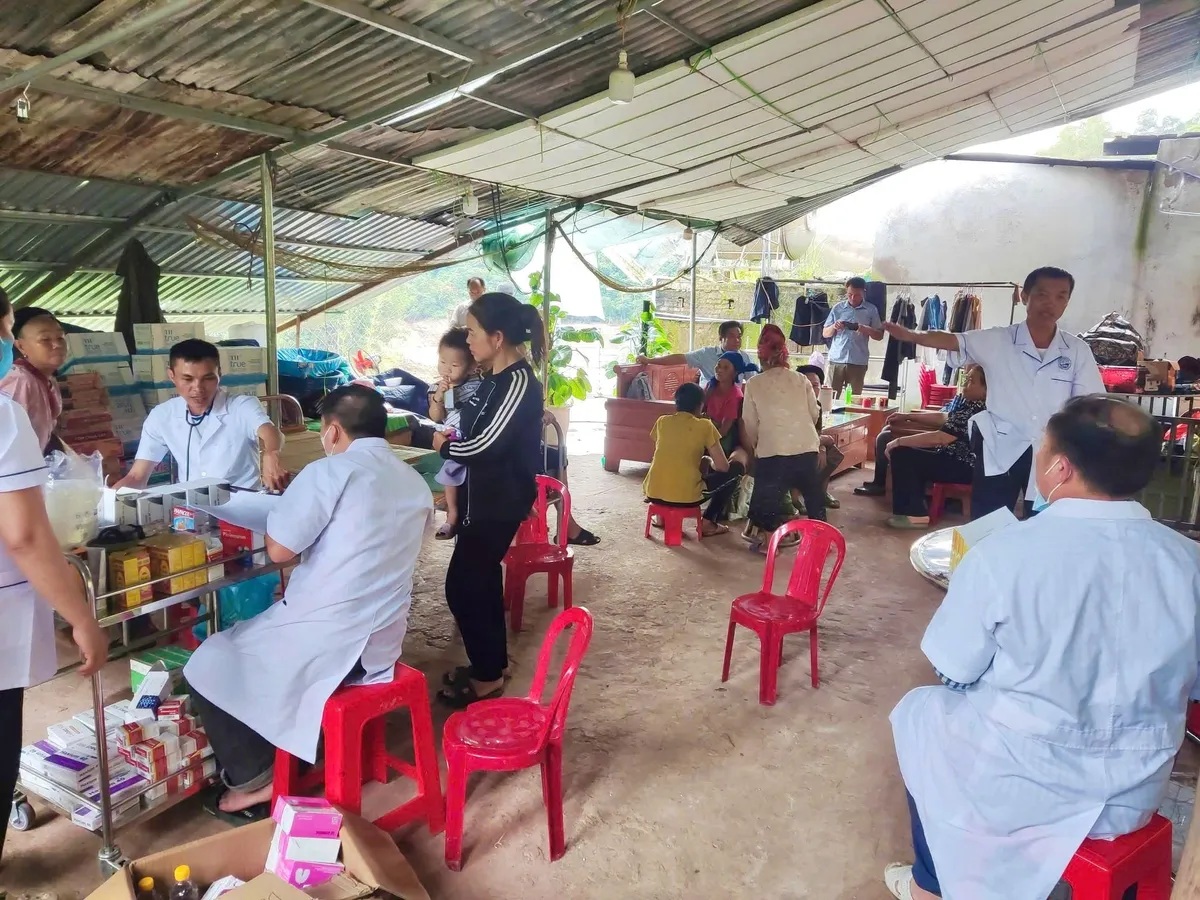 Nghệ An: Cấp tốc thành lập trạm y tế dã chiến tại xã Mỹ Lý sau lũ dữ- Ảnh 2.