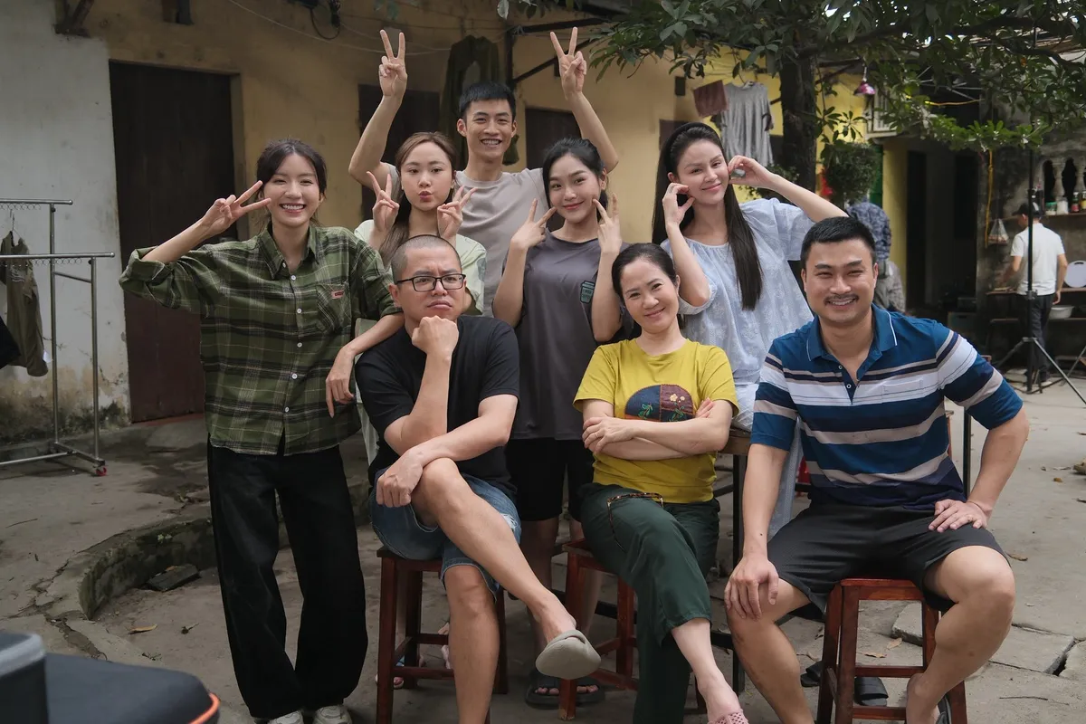 Dàn diễn viên "Dịu dàng màu nắng" chia tay khán giả sau tập cuối - Ảnh 1.
