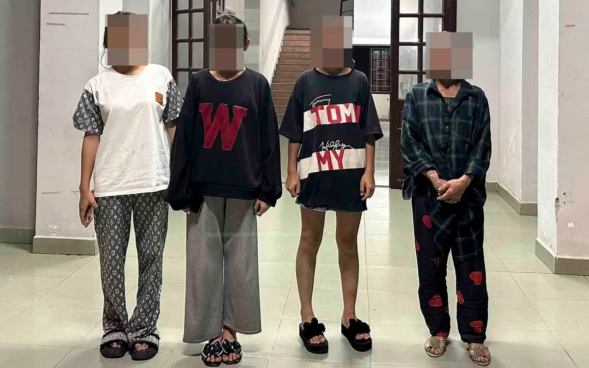 3 bé gái được Công an xã Thiện Tín giải cứu đưa về nhà an toàn. (Ảnh: Công an xã Thiện Tín) 3 bé gái được Công an xã Thiện Tín giải cứu đưa về nhà an toàn. (Ảnh: Công an xã Thiện Tín)
