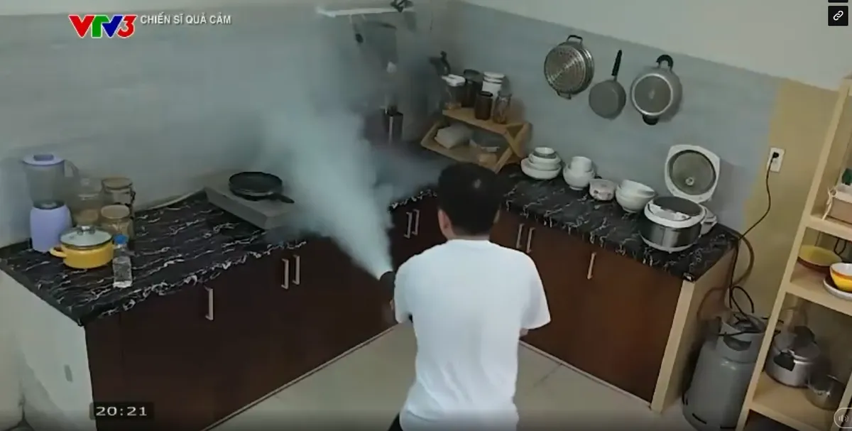 Dàn cast Chiến sĩ quả cảm vừa hội ngộ đã gặp đám cháy - Ảnh 2.