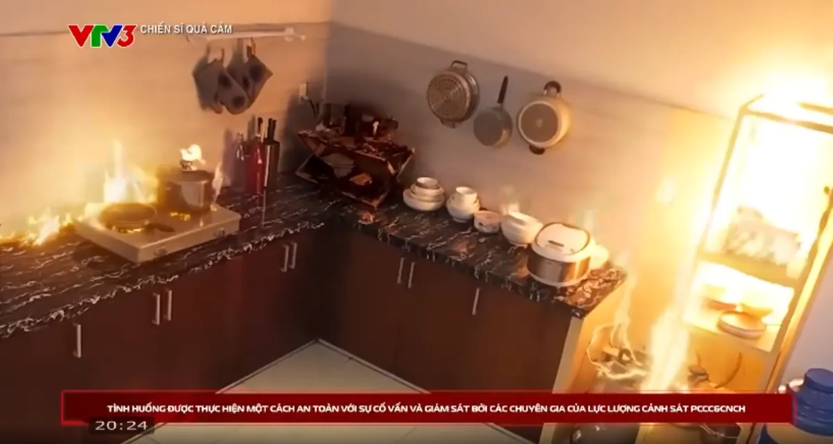 Dàn cast Chiến sĩ quả cảm vừa hội ngộ đã gặp đám cháy - Ảnh 1.