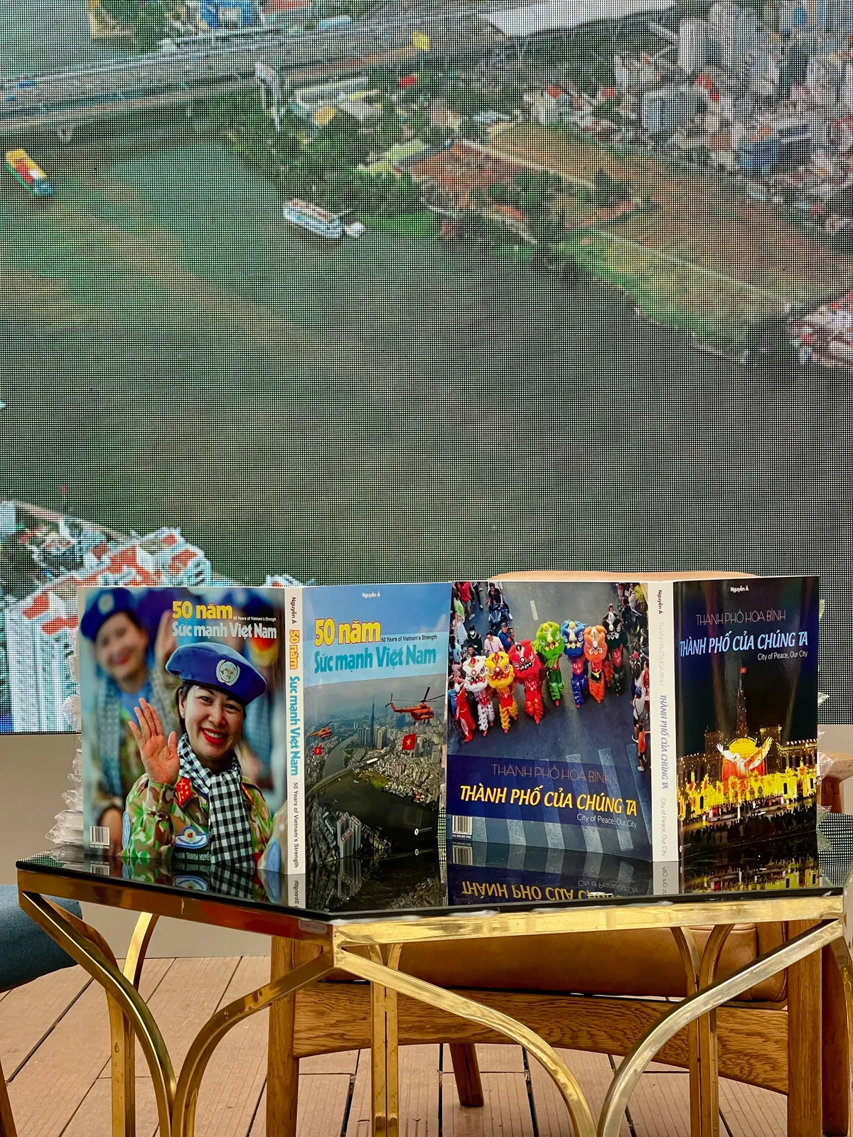 50 năm TP Hồ Chí Minh dưới ống kính của nhiếp ảnh gia Nguyễn Á- Ảnh 2. 50 năm TP Hồ Chí Minh dưới ống kính của nhiếp ảnh gia Nguyễn Á- Ảnh 2.