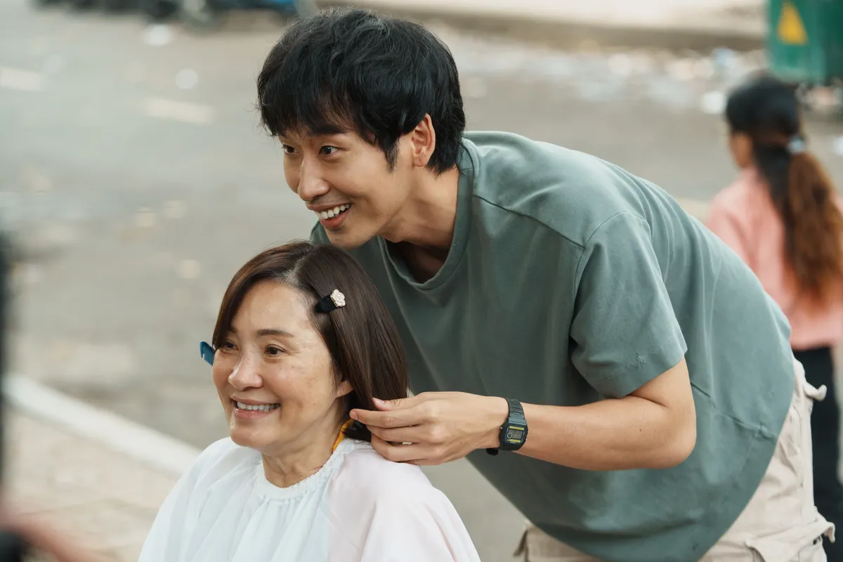 Tuấn Trần: Khiến mẹ hạnh phúc là ưu tiên hàng đầu  - Ảnh 1.