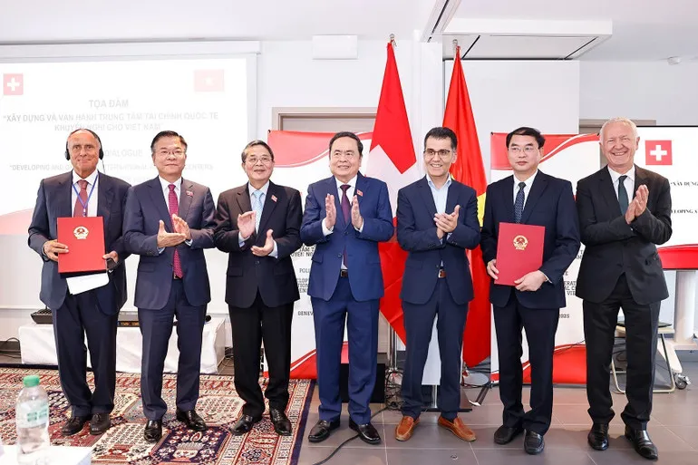 Chia sẻ kinh nghiệm trong vận hành trung tâm tài chính quốc tế - Ảnh 2.