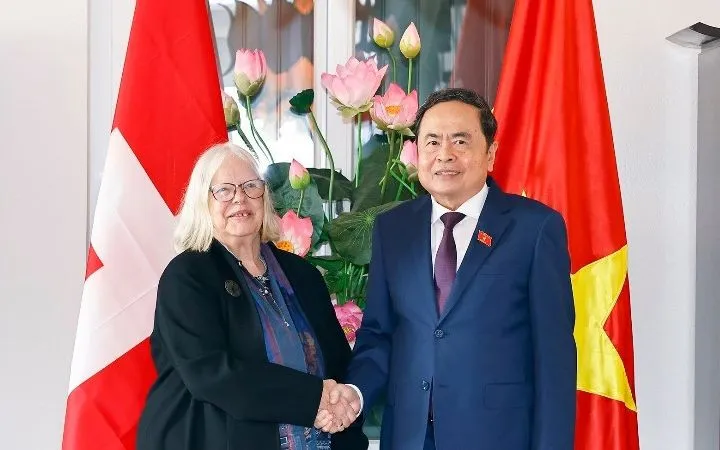 Chủ tịch Quốc hội Trần Thanh Mẫn tiếp bà Anjuska Marija Weil, Chủ tịch Hội hữu nghị Thụy Sĩ-Việt Nam. (Ảnh: TTXVN) Chủ tịch Quốc hội Trần Thanh Mẫn tiếp bà Anjuska Marija Weil, Chủ tịch Hội hữu nghị Thụy Sĩ-Việt Nam. (Ảnh: TTXVN)