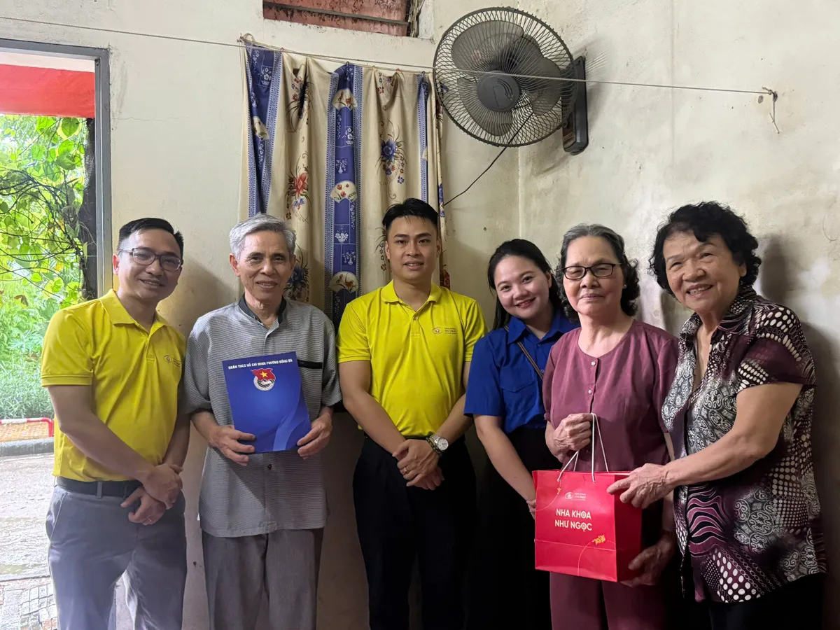 Tuổi trẻ phường Đống Đa (Hà Nội) khắc ghi đạo lý “Uống nước nhớ nguồn” - Ảnh 5.