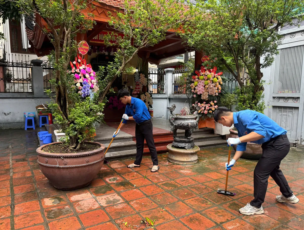 Tuổi trẻ phường Đống Đa (Hà Nội) khắc ghi đạo lý “Uống nước nhớ nguồn” - Ảnh 1.