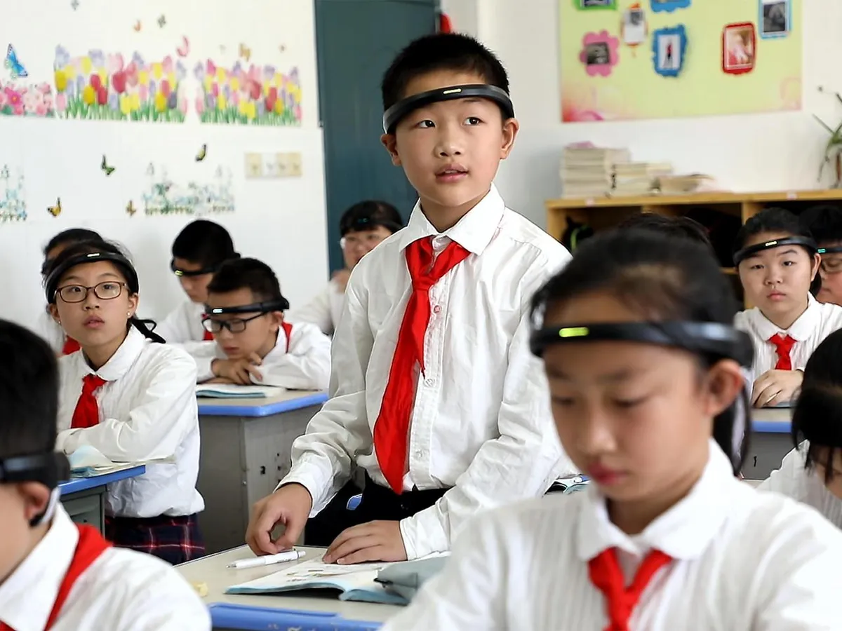 Từ chỗ phải dùng “ChatGPT lậu”, học sinh và sinh viên Trung Quốc nay đã được khuyến khích dùng AI - Ảnh 3.