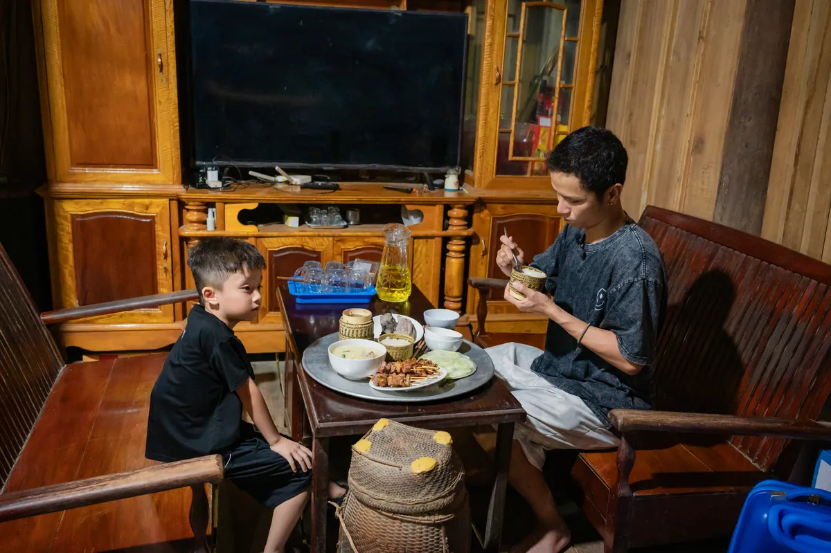 Bố ơi, mình đi đâu thế: Duy Hưng 'quay như chong chóng' chăm 4 con gái nhỏ - Ảnh 5.