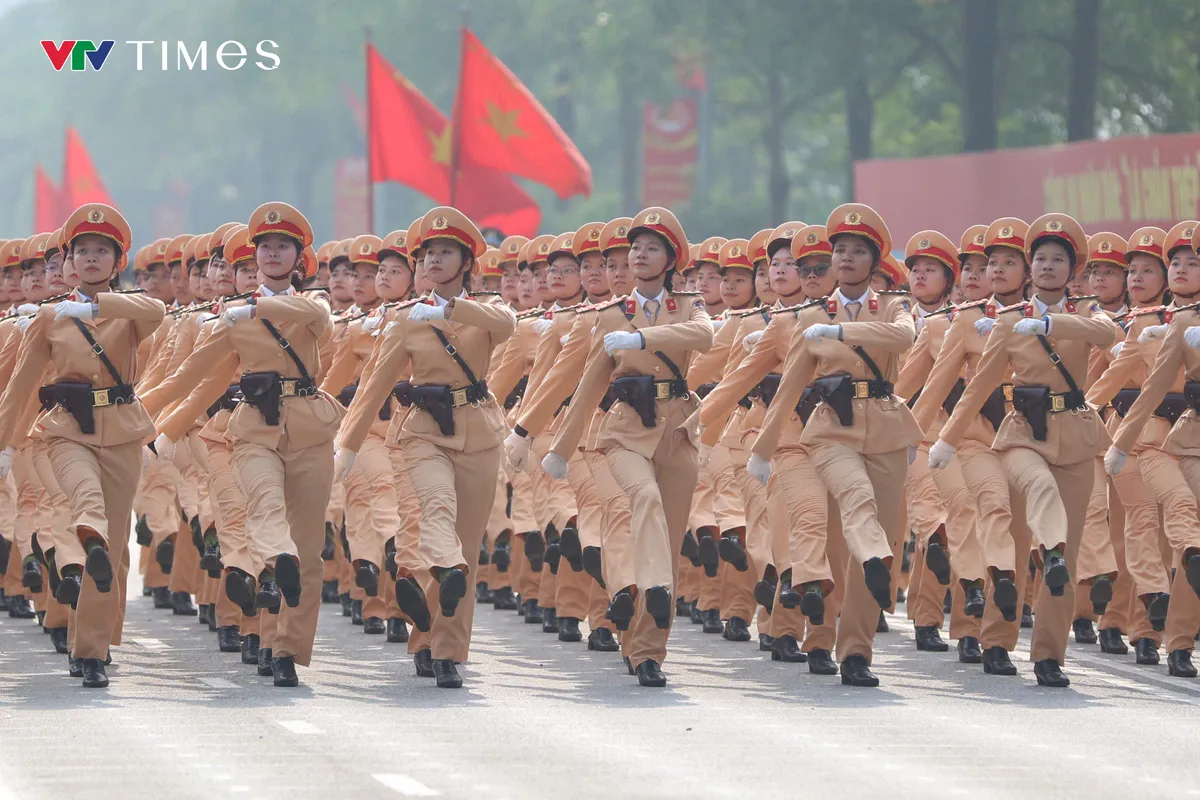Lực lượng CAND kiên cường luyện tập, sẵn sàng cho sự kiện trọng đại của đất nước - Ảnh 2.