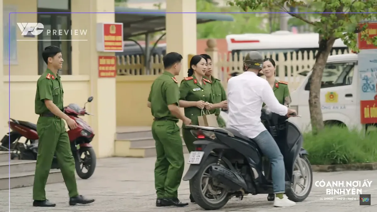 Có anh, nơi ấy bình yên - Tập 1: Phó Chủ tịch xã tiếp cận anh rể Huy - Ảnh 6.
