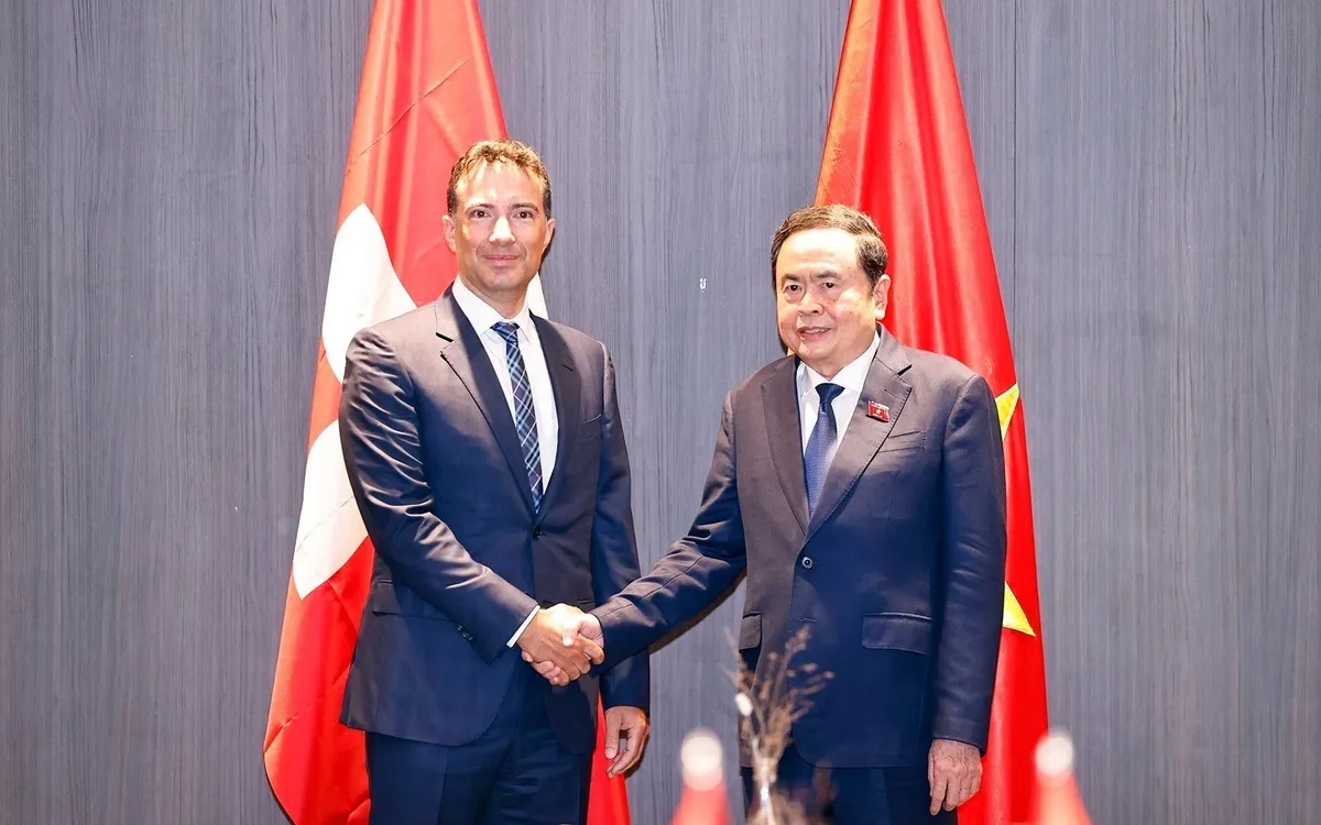 Chủ tịch Quốc hội Trần Thanh Mẫn hội kiến Chủ tịch Thượng viện Thụy Sĩ Andrea Caroni. (Ảnh: TTXVN) Chủ tịch Quốc hội Trần Thanh Mẫn hội kiến Chủ tịch Thượng viện Thụy Sĩ Andrea Caroni. (Ảnh: TTXVN)