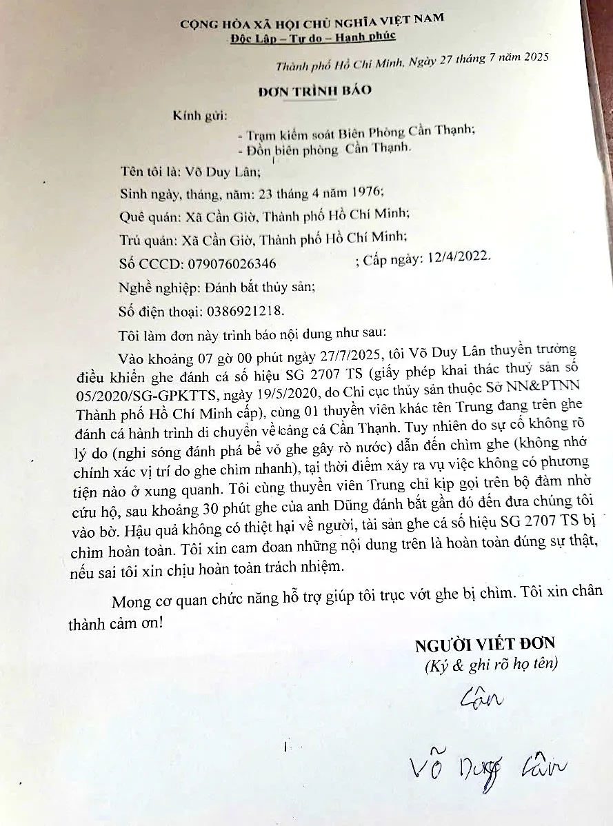 TP Hồ Chí Minh: Ghe cá bị sóng đánh chìm, biên phòng kịp thời hỗ trợ trục vớt- Ảnh 1. TP Hồ Chí Minh: Ghe cá bị sóng đánh chìm, biên phòng kịp thời hỗ trợ trục vớt- Ảnh 1.