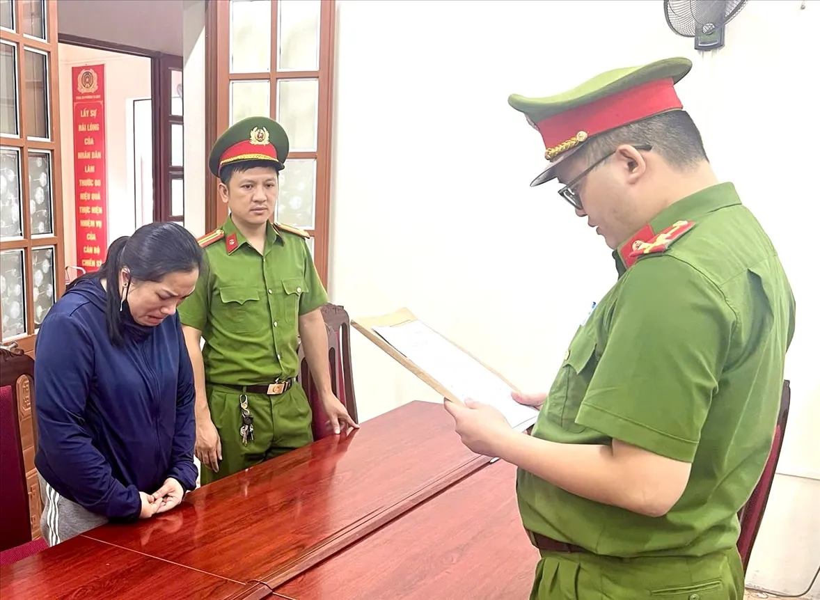 Khởi tố nguyên cán bộ trạm y tế ở Sơn La lừa đảo hơn 2,2 tỷ đồng  - Ảnh 1.