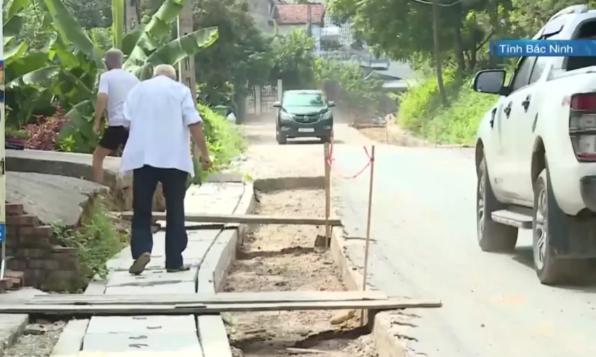 ĐƯỜNG THI CÔNG DANG DỞ GÂY MẤT AN TOÀN GIAO THÔNG - Ảnh 4.